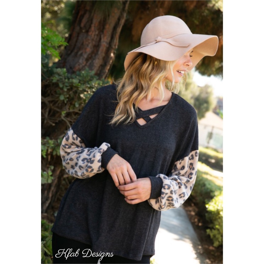 ❤️LAST 1! Soft Lace Up V Neck Animal Print Top! - Picture 14 of 14